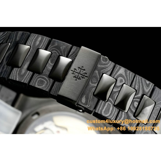 Patek Philippe - Nautilus 5711 40mm Carbon/Carbon White Dial DIWF A324