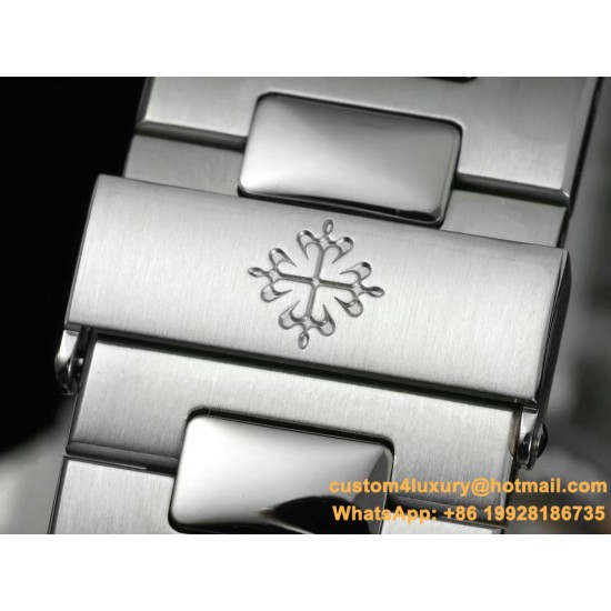 Patek Philippe - Nautilus 5711 Tiffany Blue 40mm SS/SS GRF 324SC