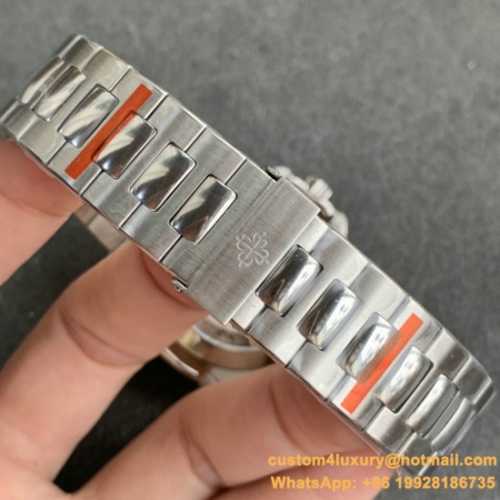 Patek Philippe - Nautilus Annual Cal. 5726A 40.5MM SS/SS White V9F A324S