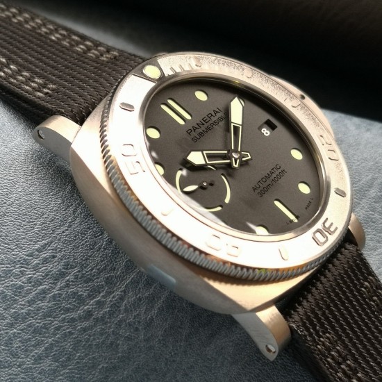PANERAI - Submersible PAM984 Mike Horn 47mm TI/NY Black Dial VSF P9010