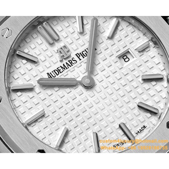 Royal Oak Ladies 67650 33mm SS/SS White TKF Swiss Qtz