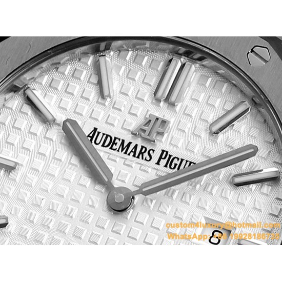 Royal Oak Ladies 67650 33mm SS/SS White TKF Swiss Qtz