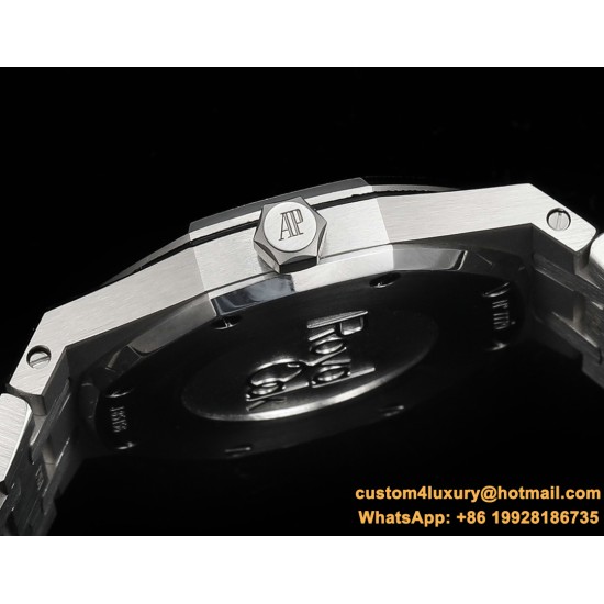 Royal Oak Ladies 67650 33mm SS/SS White TKF Swiss Qtz