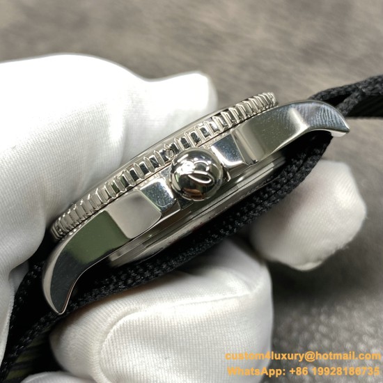 Breitling - Superocean 44mm SS/NY Green TF Asia 2824