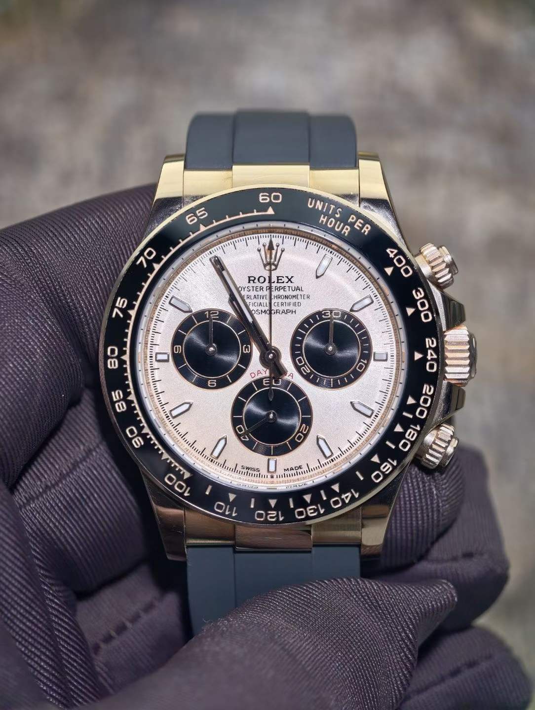 The DZJ electroformed 18k full-weight case – rose gold Daytona rubber strap version